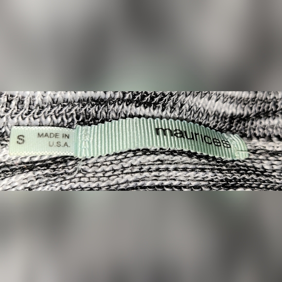 Maurices Sleeveless Vest type Sweater size small - Picture 3 of 4